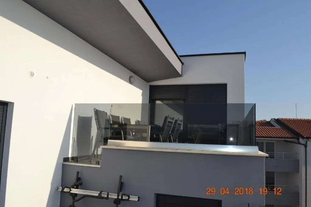 My Paradies - Njivice Penthouse*** 0*,